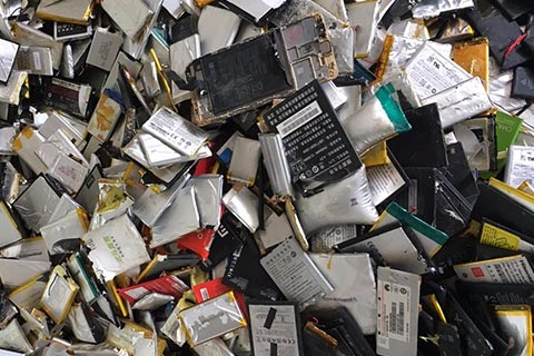 威海废铅酸电池回收中心-正规公司高价收报废电池